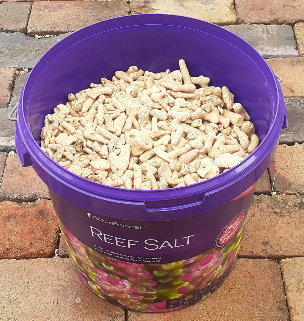 D*4様 ろ過槽 3層　塩ビ ウールボックス付き ろ材付き　中古