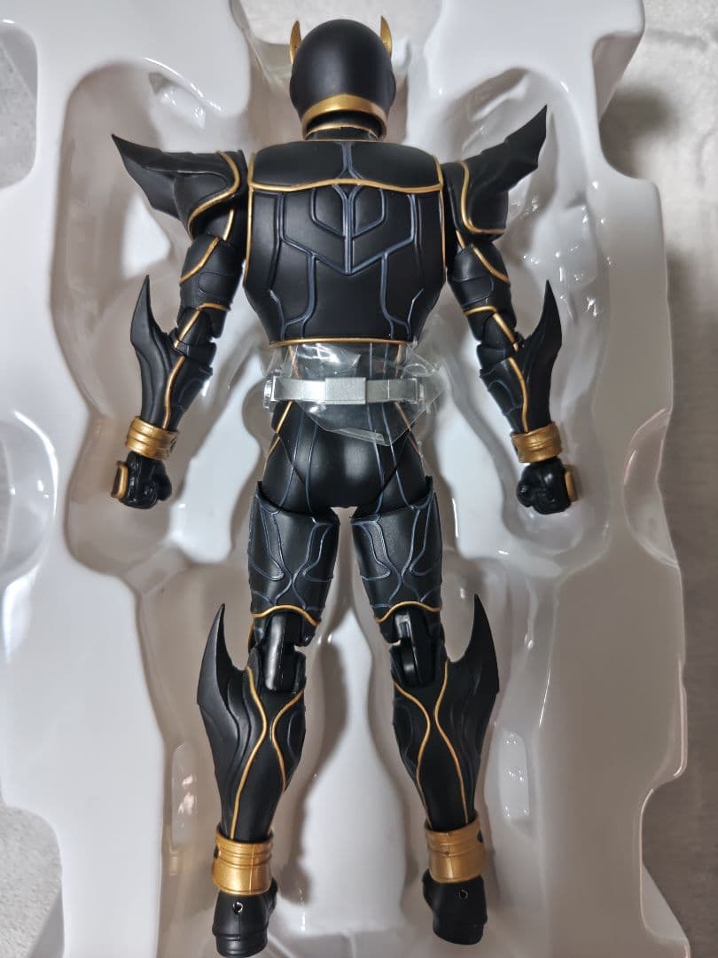 S.H.Figuarts　真骨彫製法　仮面ライダークウガ　アルティメットフォーム