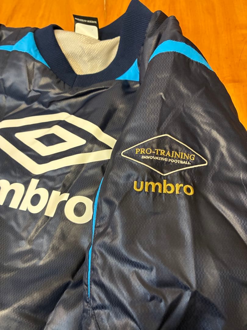 極美品 UMBRO 中綿 ピステ ウィンドブレーカー L M 上下 セットアップ