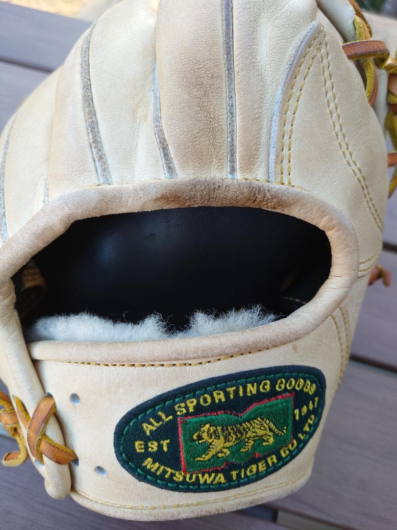 硬式グローブ内野手用