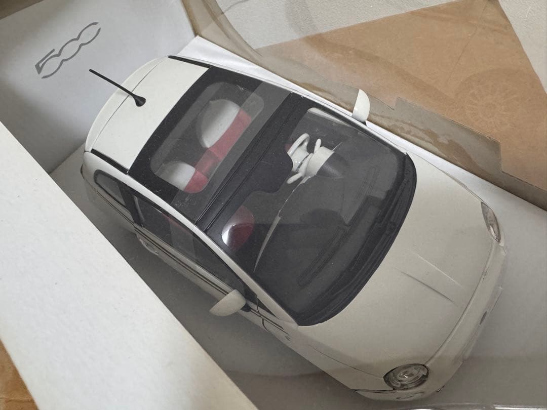 1/18 MONDO MOTORS製モデルカー　フィアット500