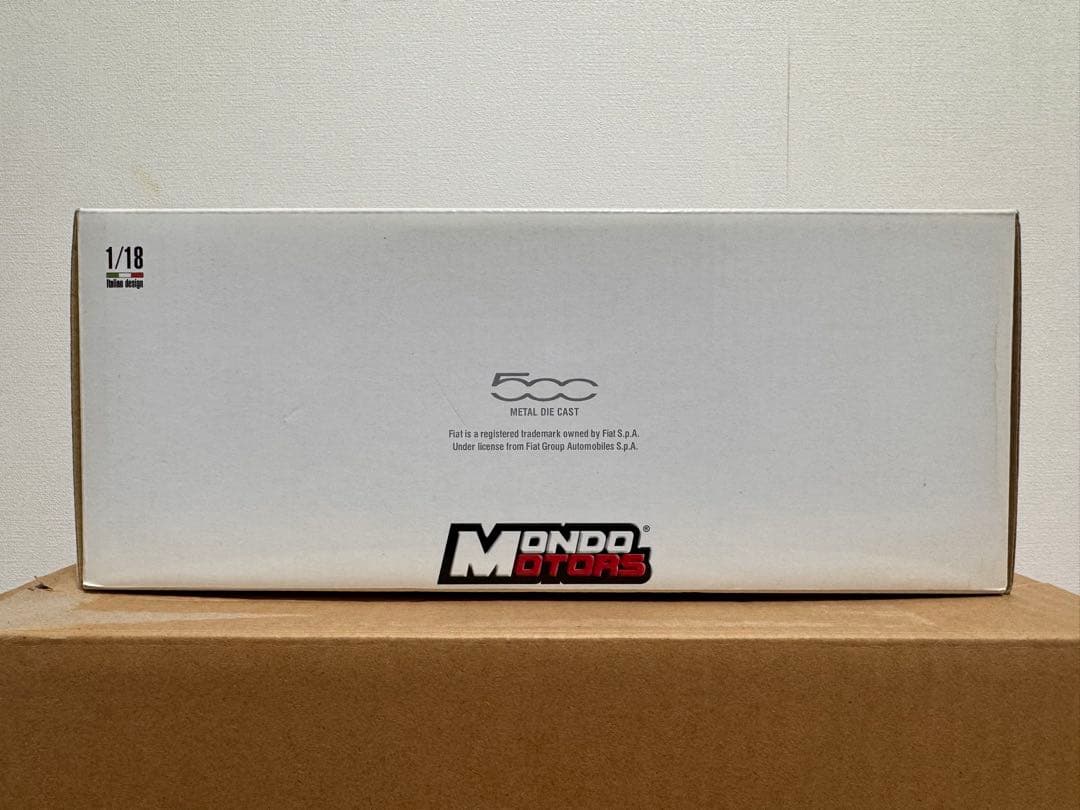1/18 MONDO MOTORS製モデルカー　フィアット500