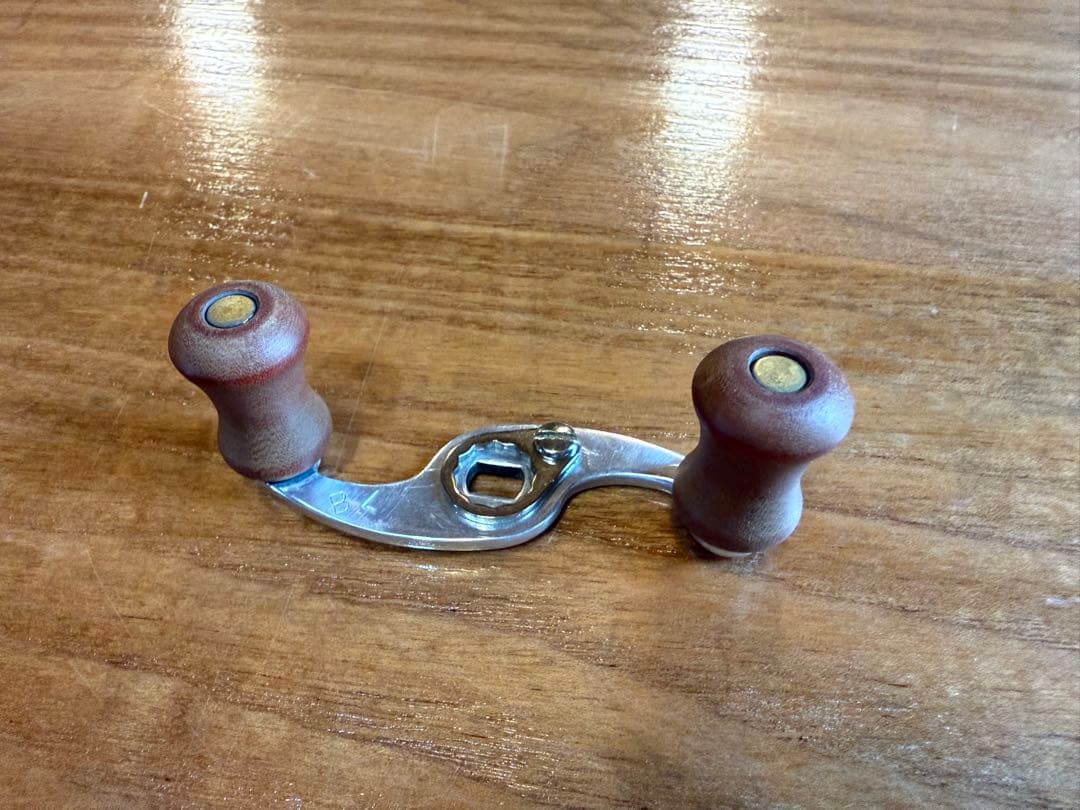 ブライトリバー BLショートハンドル ベイクライトノブ　茶　右巻き