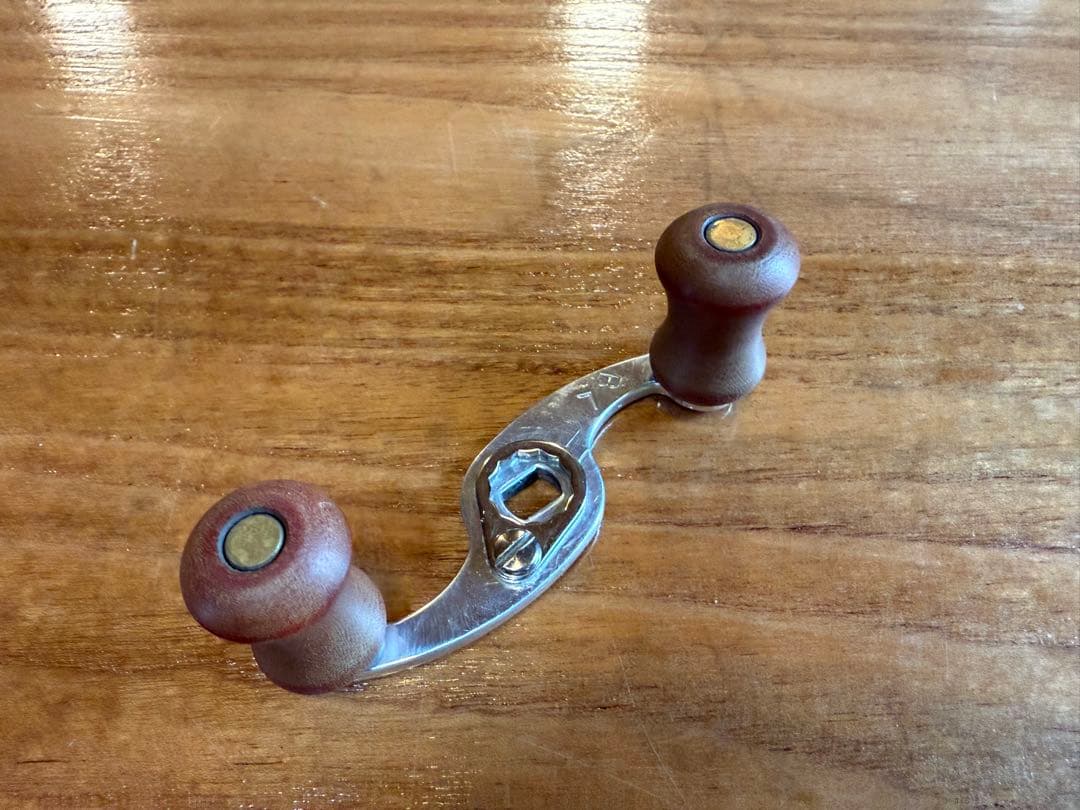 ブライトリバー BLショートハンドル ベイクライトノブ　茶　右巻き