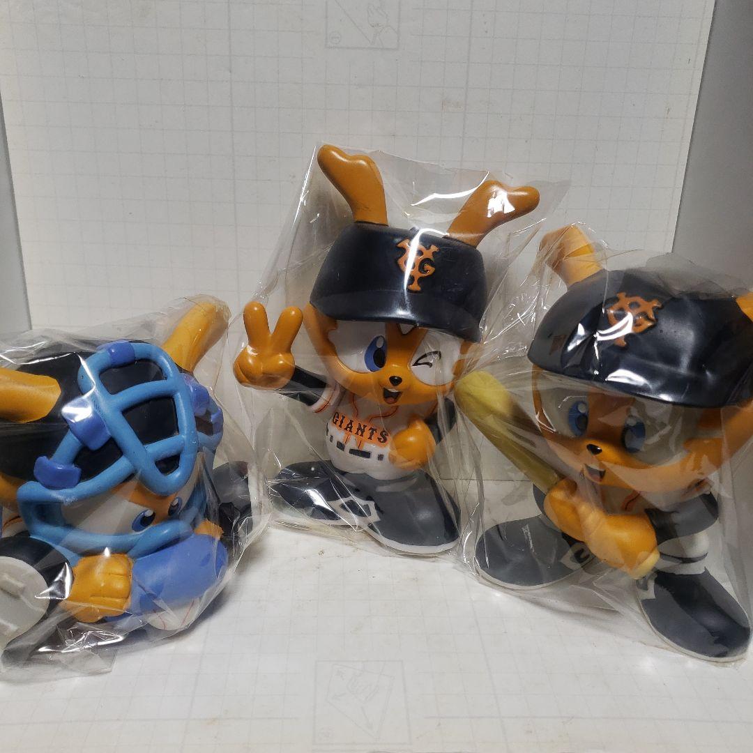 読売ジャイアンツジャビット君ソフビ貯金箱セットです。