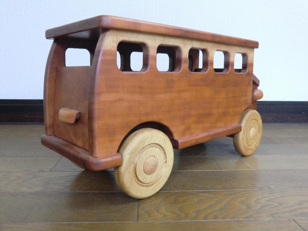 238新品・未使用　木のおもちゃ　手作り木製自動車 バス　木製玩具　乗用玩具