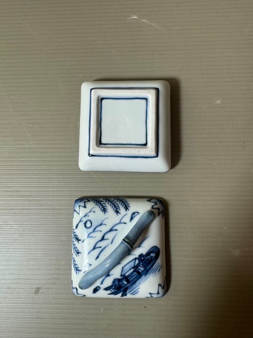 2767 景雲作　染付隅田川　香合