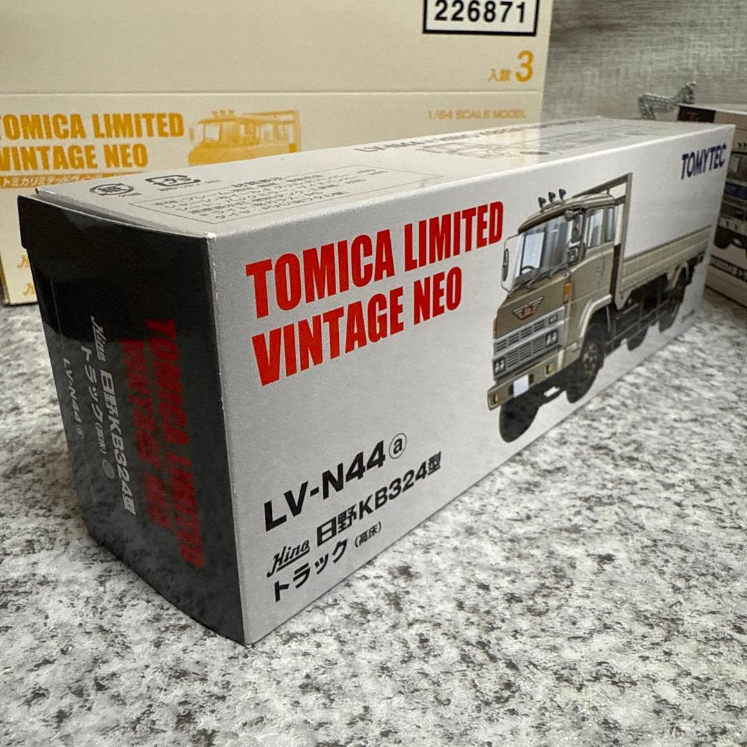 トミカリミテッドビンテージネオ　日野KBSトラック＆タンクローリーセット