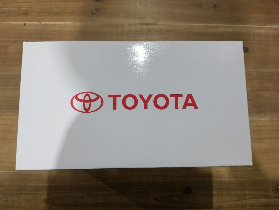 1/18 トヨタ　テリオス　ディーラー品　ミニカー　ホワイト　テリオスキッド