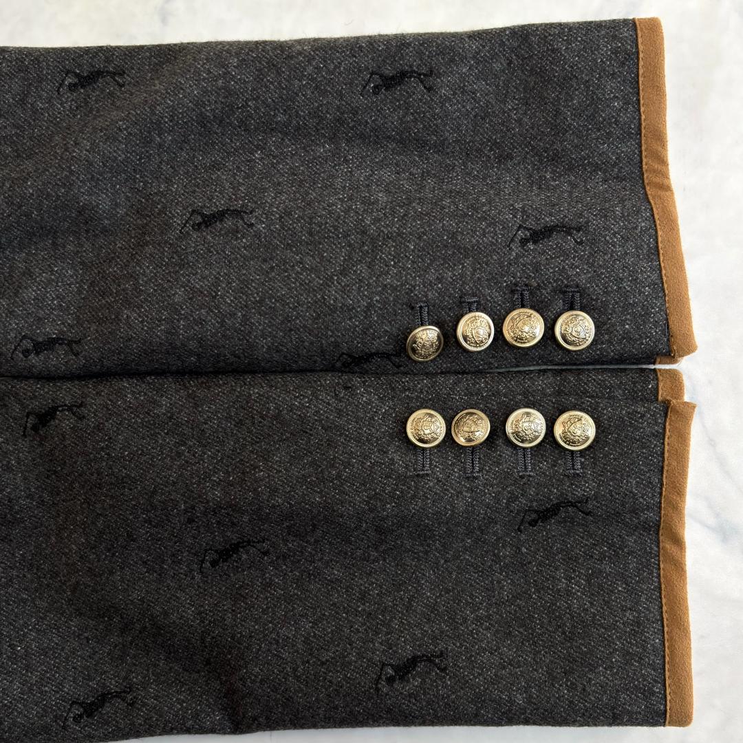 マークアンドロナ ジャケット 刺繡ロゴ パイピング 金ボタン グレー tw5