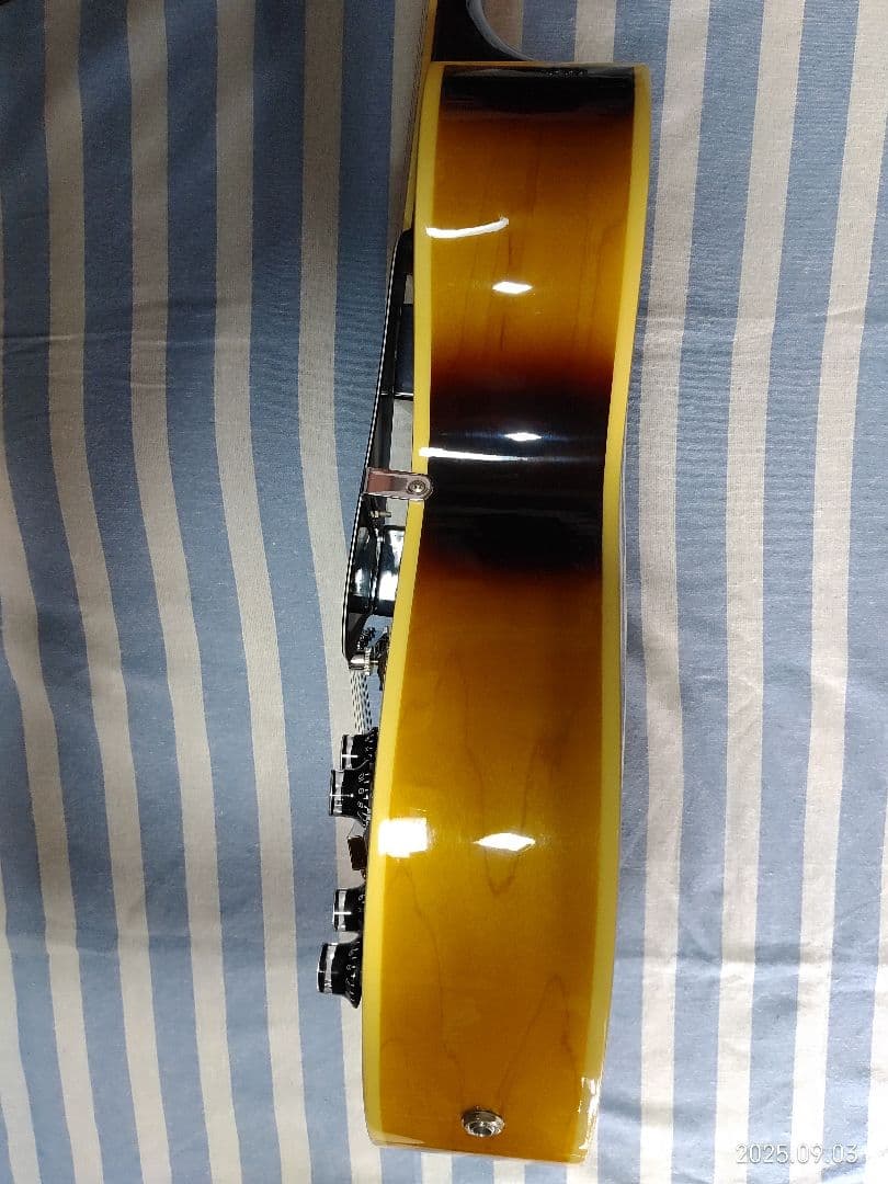 Epiphoneの製産終了、使用感少フルアコES-175VSハードケース付き美品