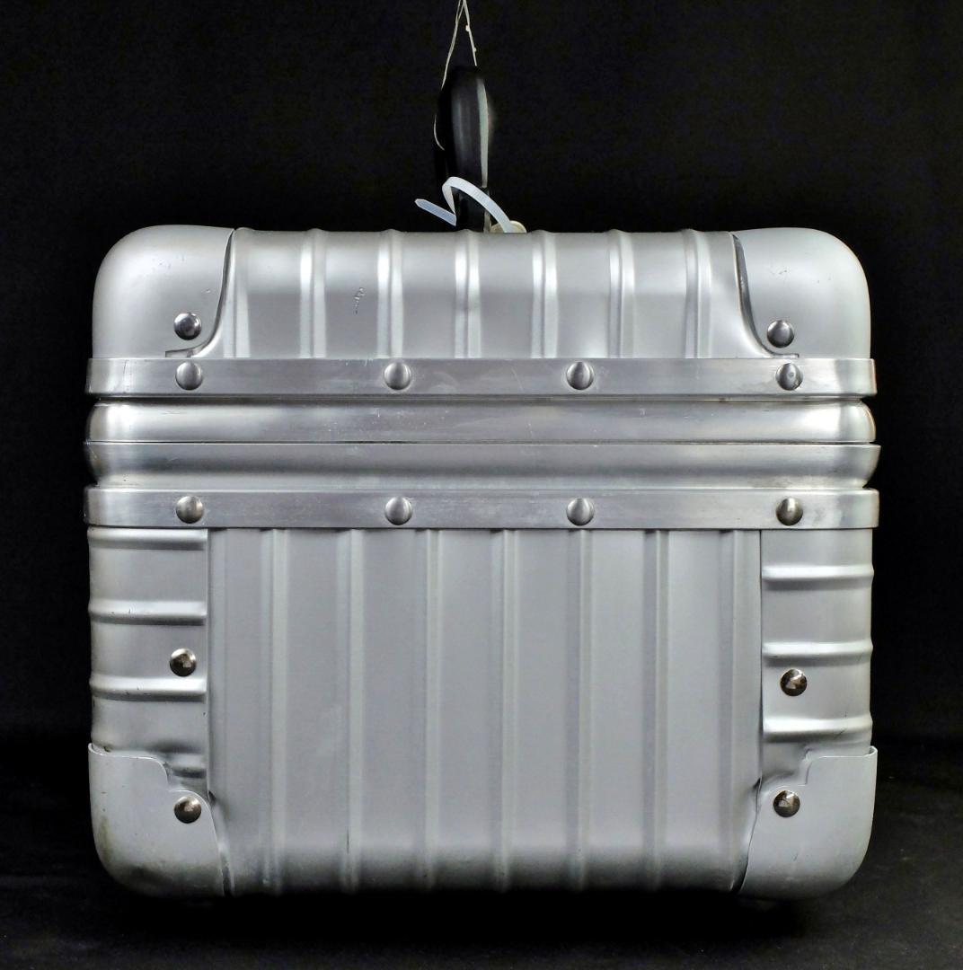 リモワ 廃番956.38『Savannah』アルミ・ビューティケース 鍵付・安全