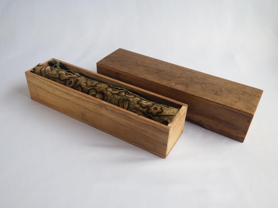 大徳寺435世管長 大綱宗彦自作『竹尺八花入  銘：忍草』