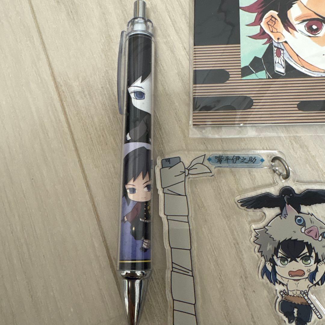 鬼滅の刃　まとめ売り　鎹烏運ばれ隊士コンプリート　アクリルスタンド　缶バッジ