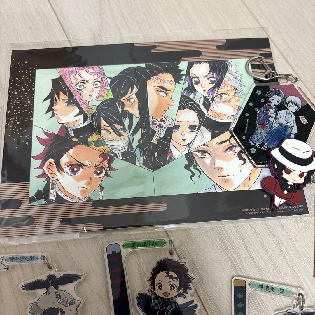 鬼滅の刃　まとめ売り　鎹烏運ばれ隊士コンプリート　アクリルスタンド　缶バッジ