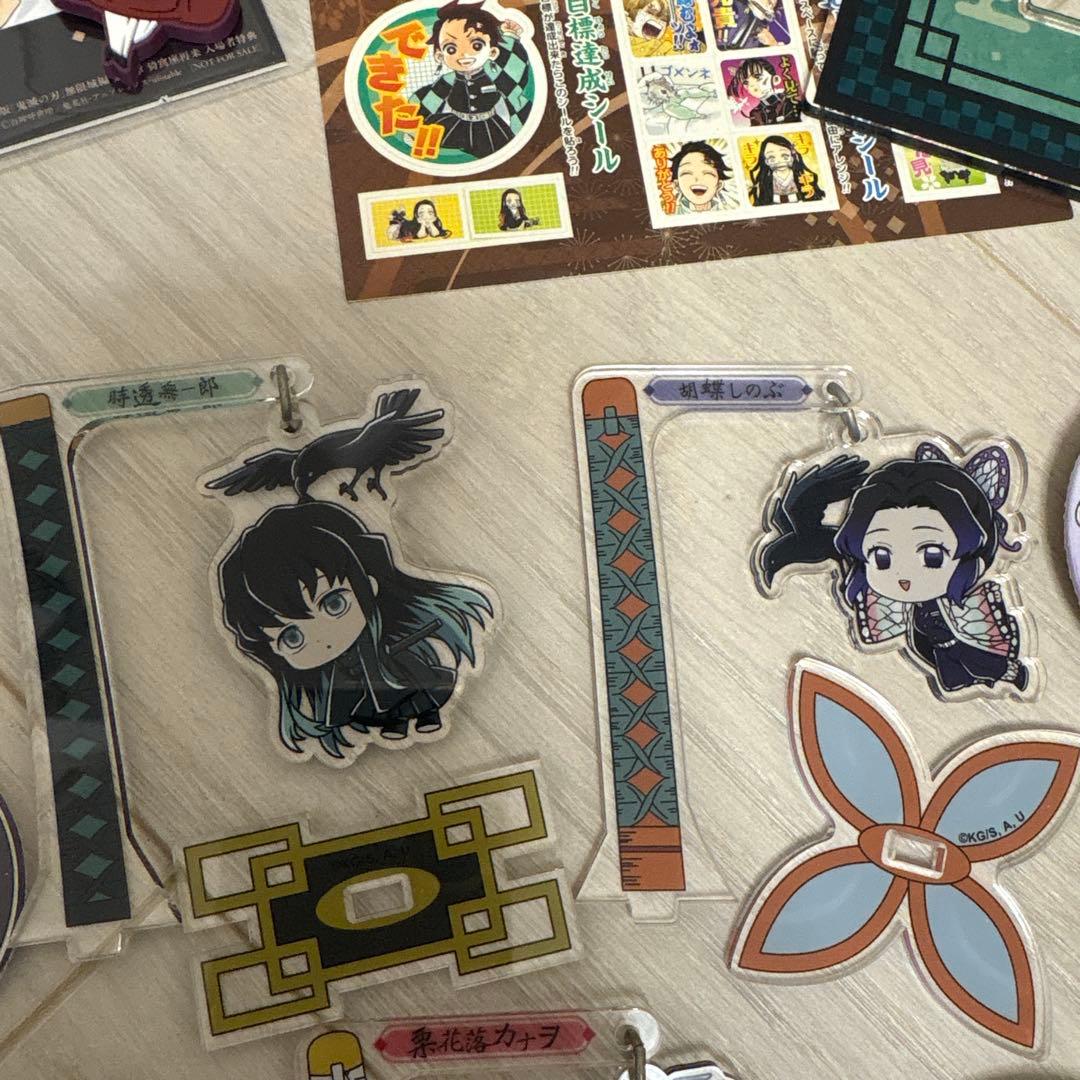 鬼滅の刃　まとめ売り　鎹烏運ばれ隊士コンプリート　アクリルスタンド　缶バッジ