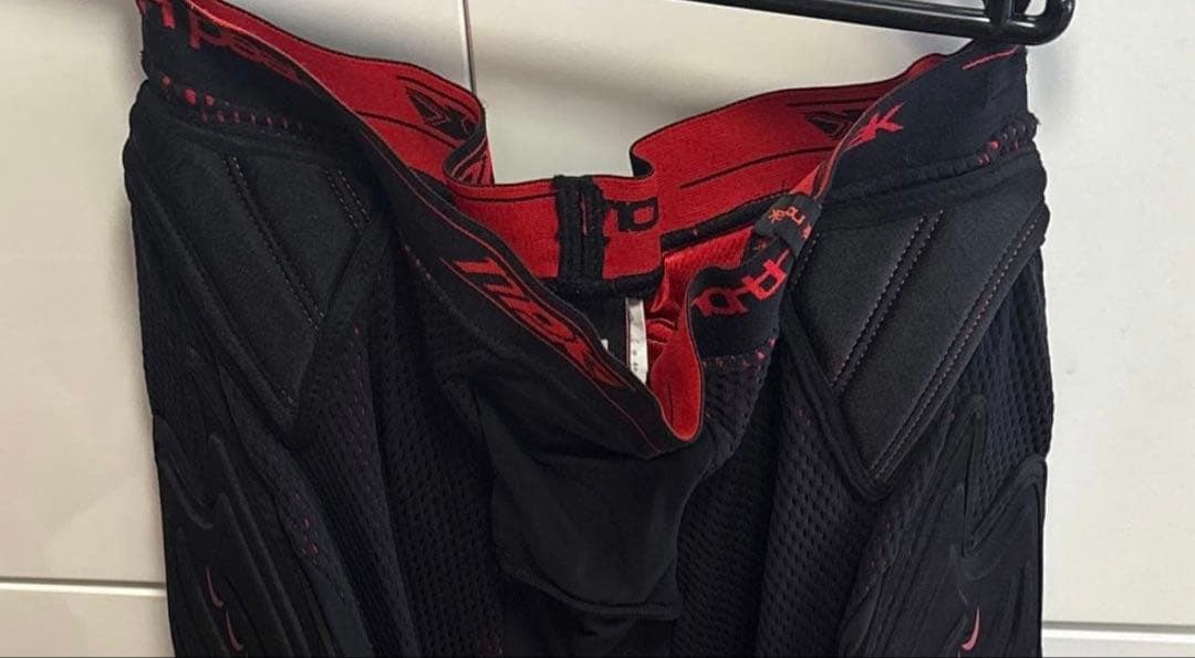 ノースピーク スノボ　プロテクター　上下　XL 新品　タグ付　黒　転倒対策