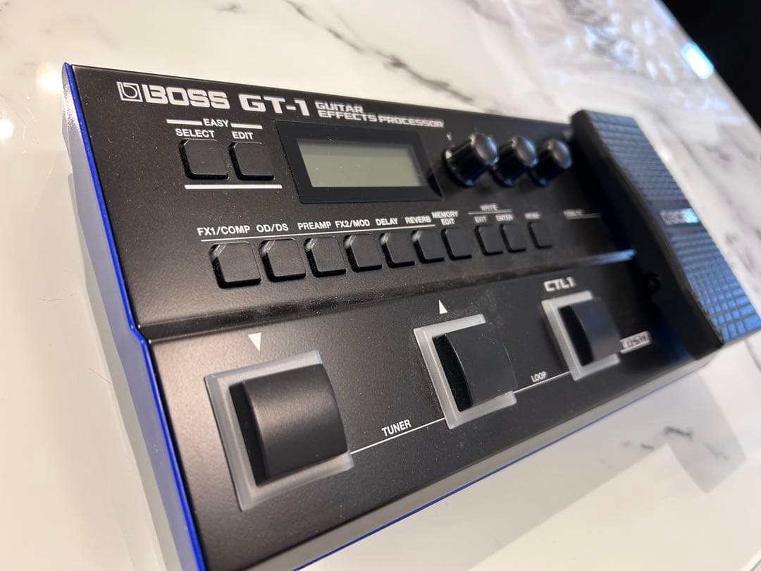 完品　使用新品購入から1年　BOSS GT-1 ギターエフェクター