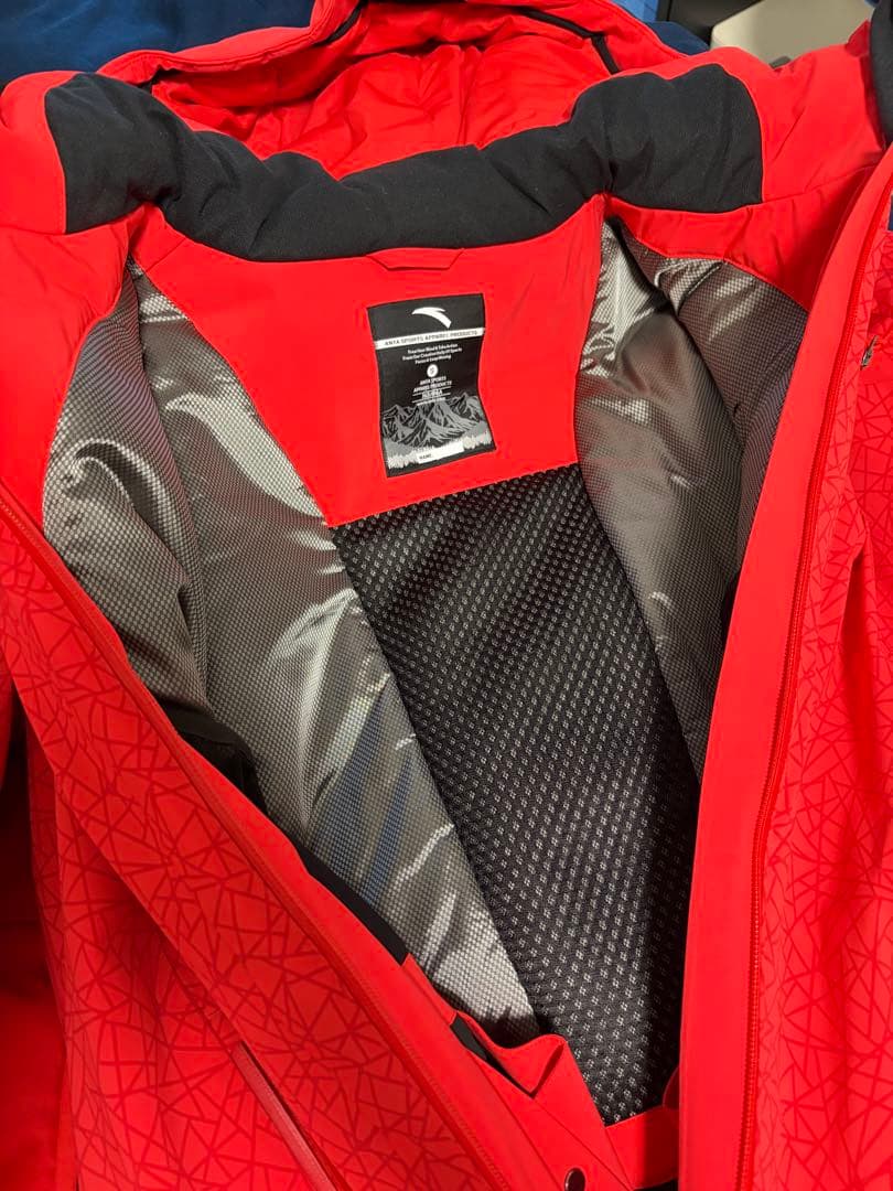 冬季オリンピックレッドジャケット