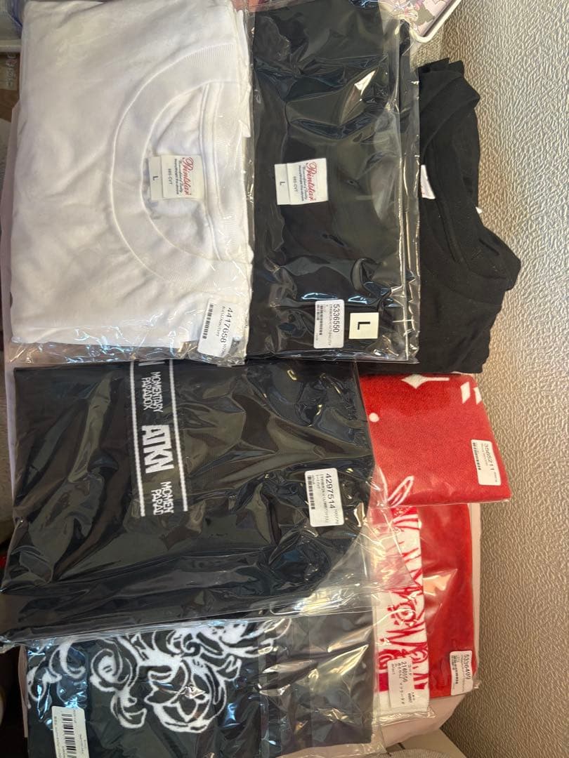 あっとくん AMPTAK×COLORS アクスタ アクキー 缶バッジ ペンライト