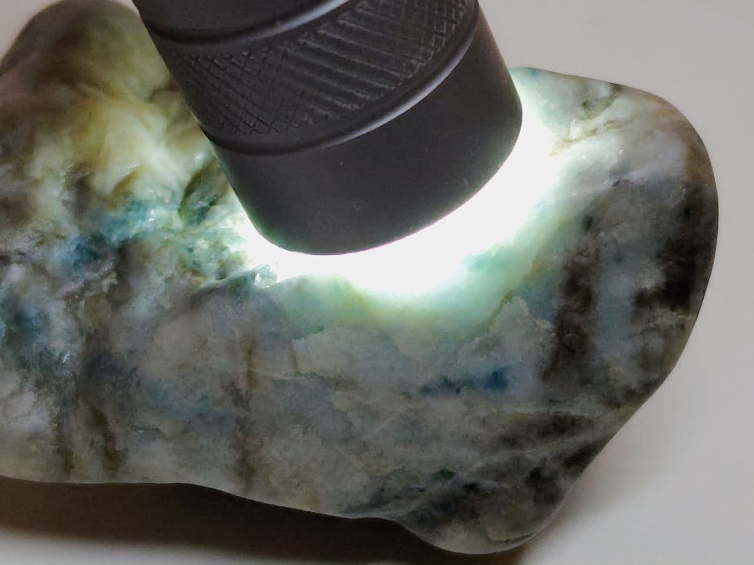 コン沢 88g 翡翠 ヒスイ 原石 鑑賞石 自然石 誕生石 鉱物 鉱石 水石