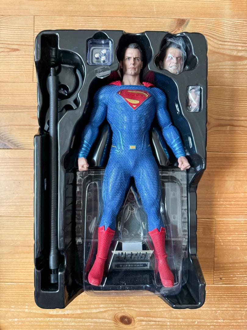 ホットトイズ　ジャスティス・リーグ スーパーマン フィギュア