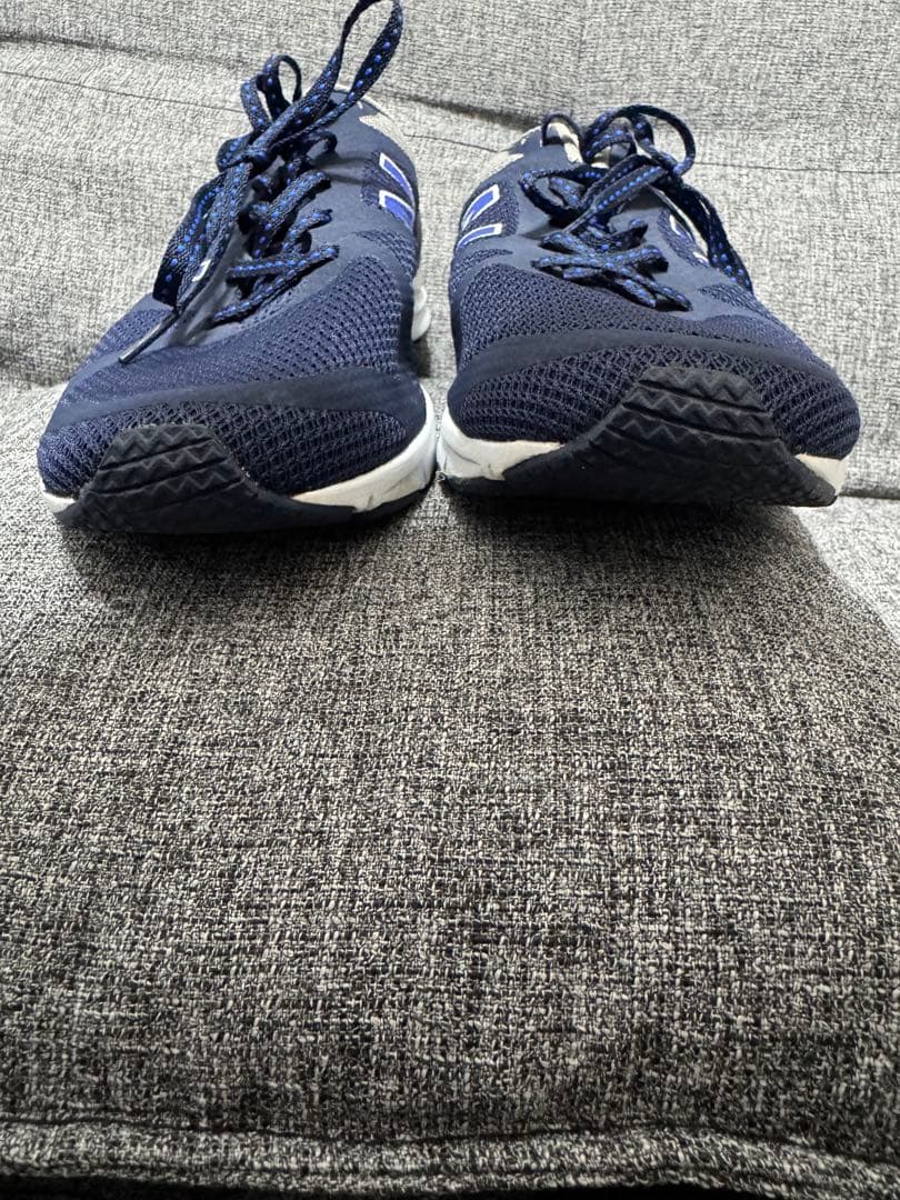 【ほぼ新品】ニューバランス　ランニングシューズ