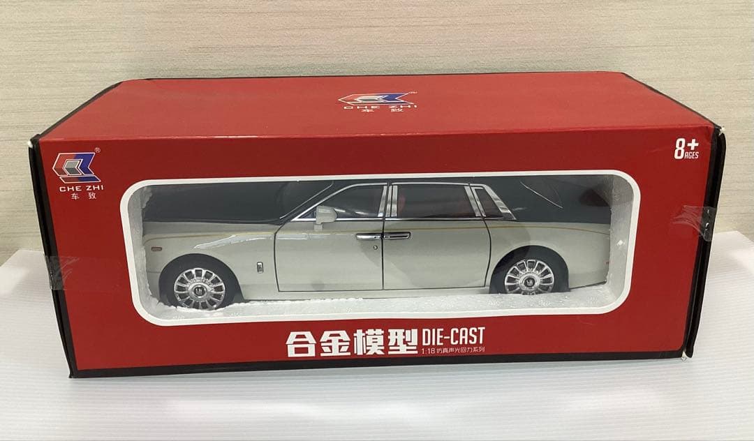 ロールスロイス ファントム ホワイト/ブラック 1/18 電池付