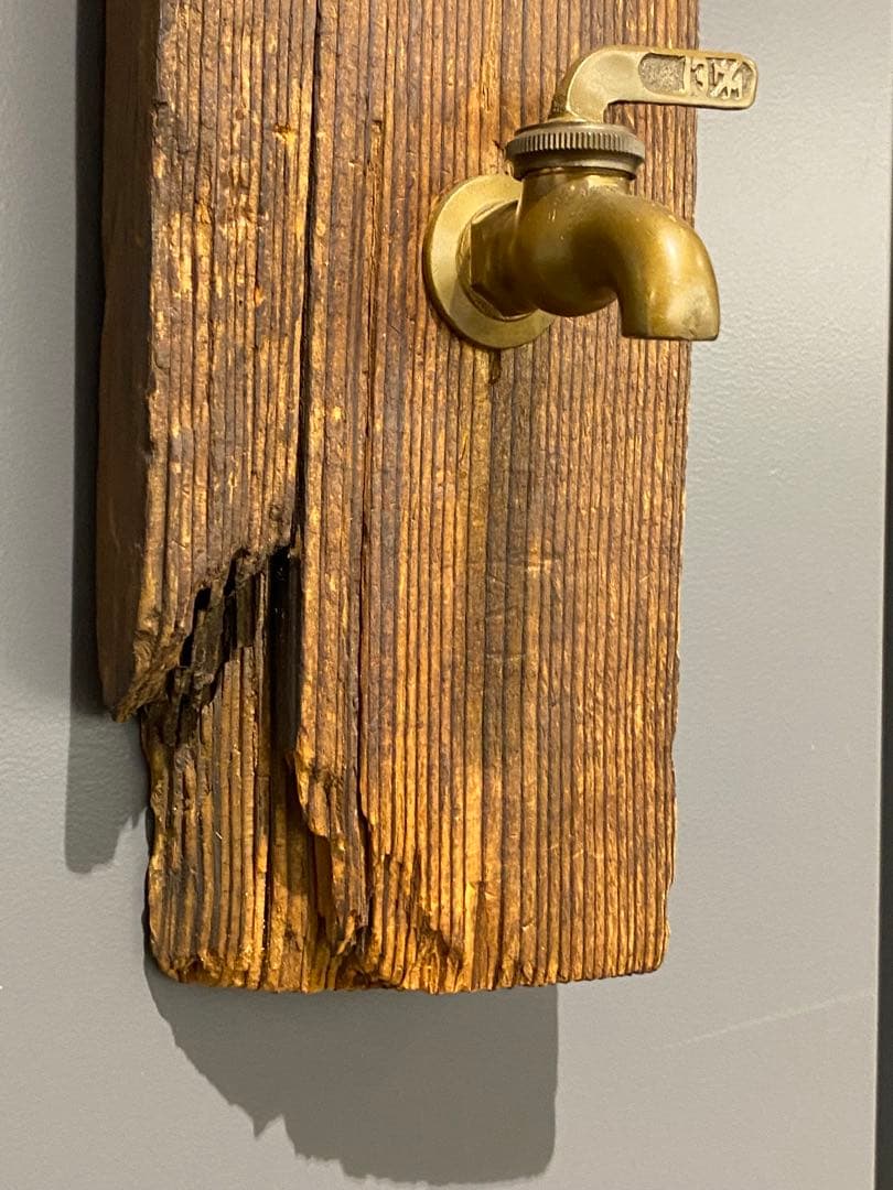 蛇口のオブジェ（アンティークを使った現代アート）