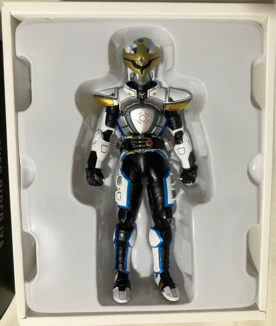 S.H.Figuarts 真骨彫　仮面ライダーイクサ