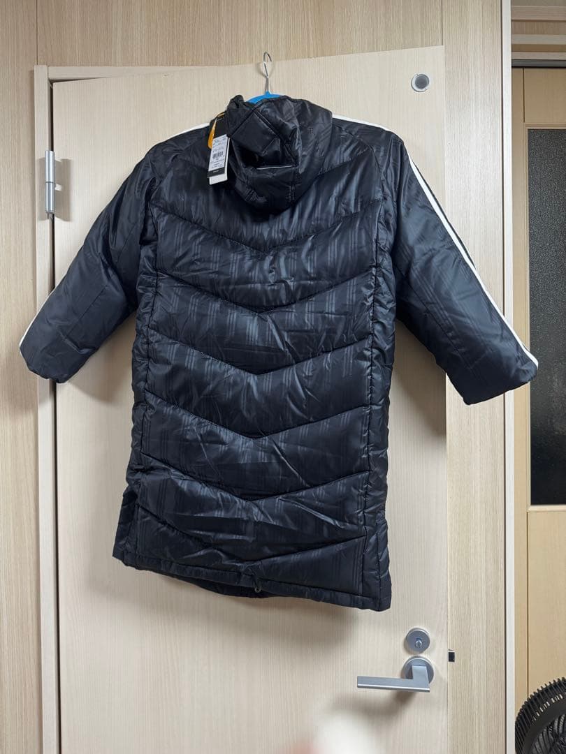 新品未使用adidas アディダス　ダウンベンチコート　130cm