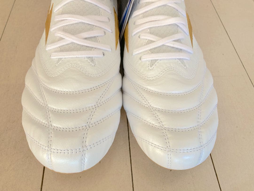 モレリアネオ4βジャパン　白✖️金　26.5㎝　新品。