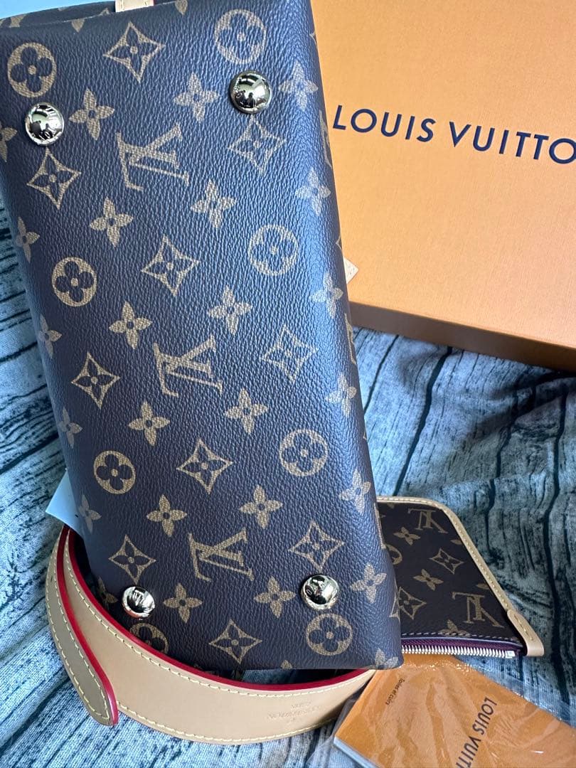 ショルダーバッグ 中型 ブラウン