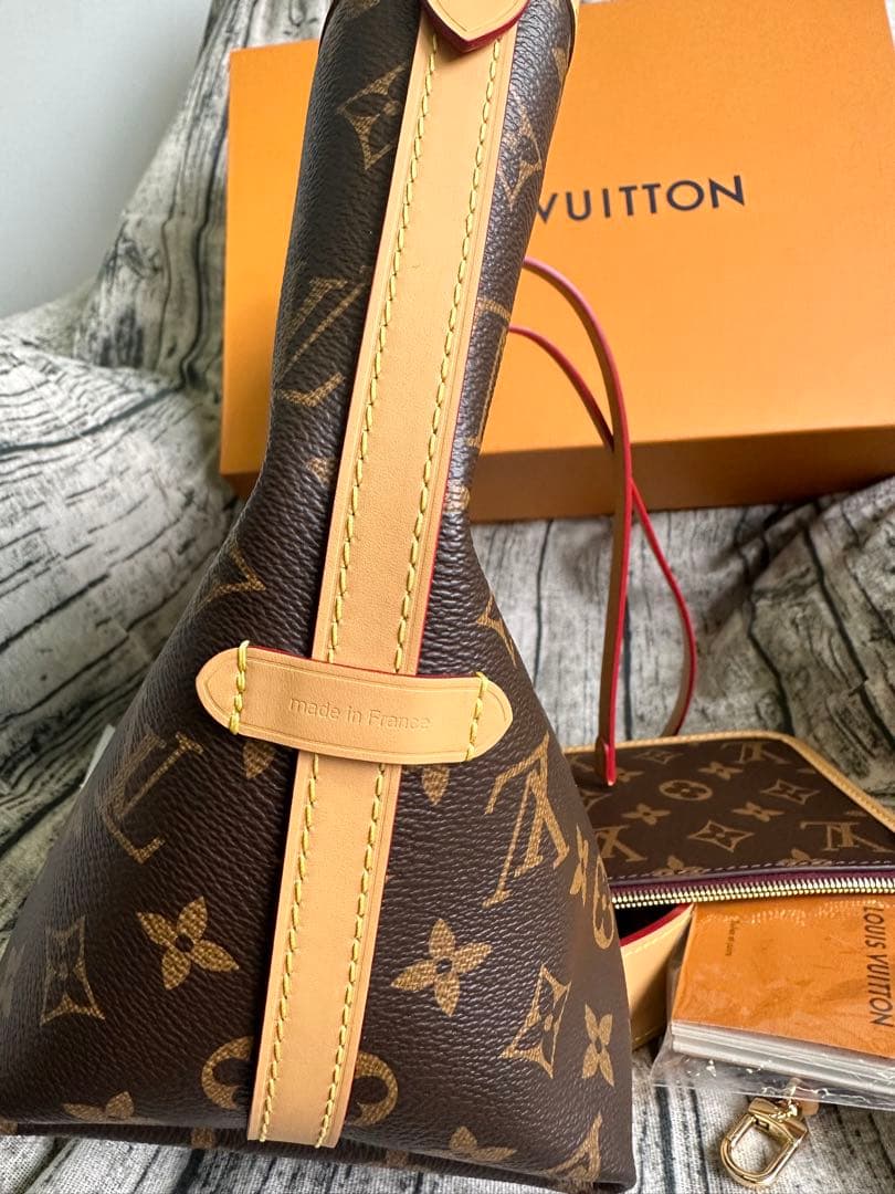 ショルダーバッグ 中型 ブラウン