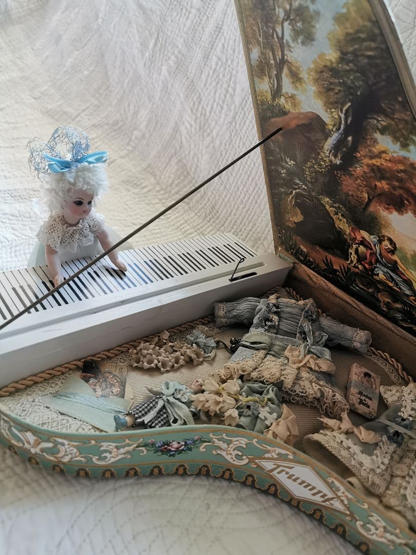 アンティーク ビスクドール ピアノ型オルゴール♬ クローゼットプレゼンテーション