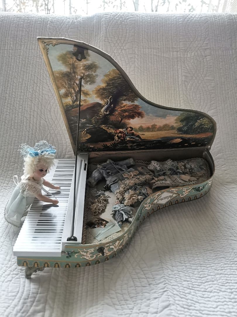 アンティーク ビスクドール ピアノ型オルゴール♬ クローゼットプレゼンテーション