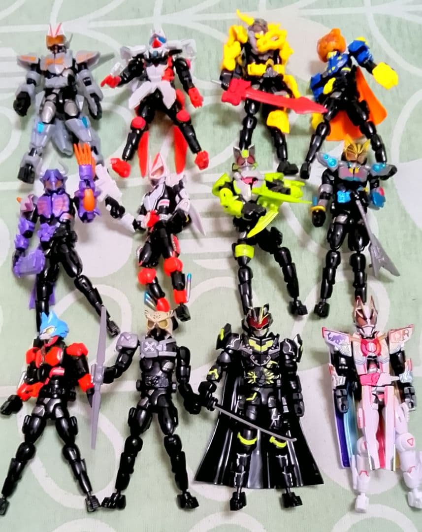 仮面ライダーギーツ　リボルブチェンジシリーズまとめ売り