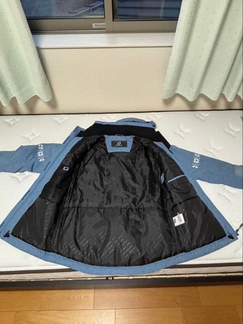 オンヨネのレディース用スキーウエア（ジャケットのみ）未使用、Lサイズ
