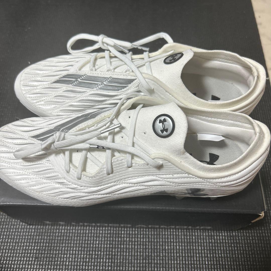 UAマグネティコ エリート4 FG サッカースパイク