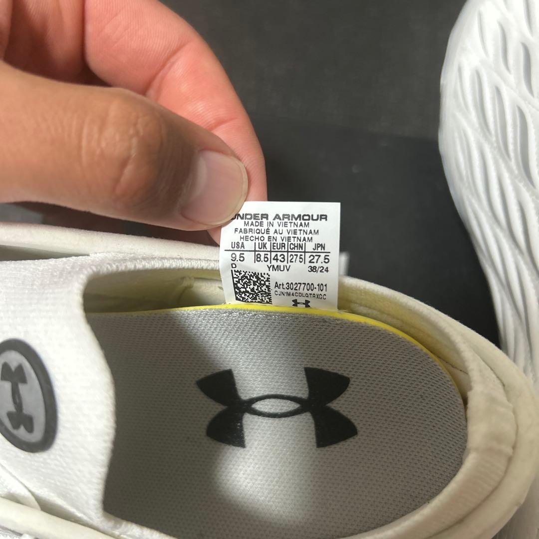 UAマグネティコ エリート4 FG サッカースパイク