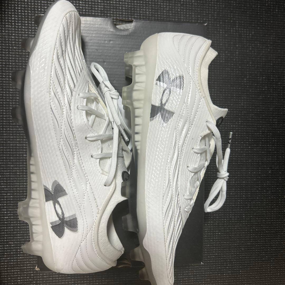 UAマグネティコ エリート4 FG サッカースパイク