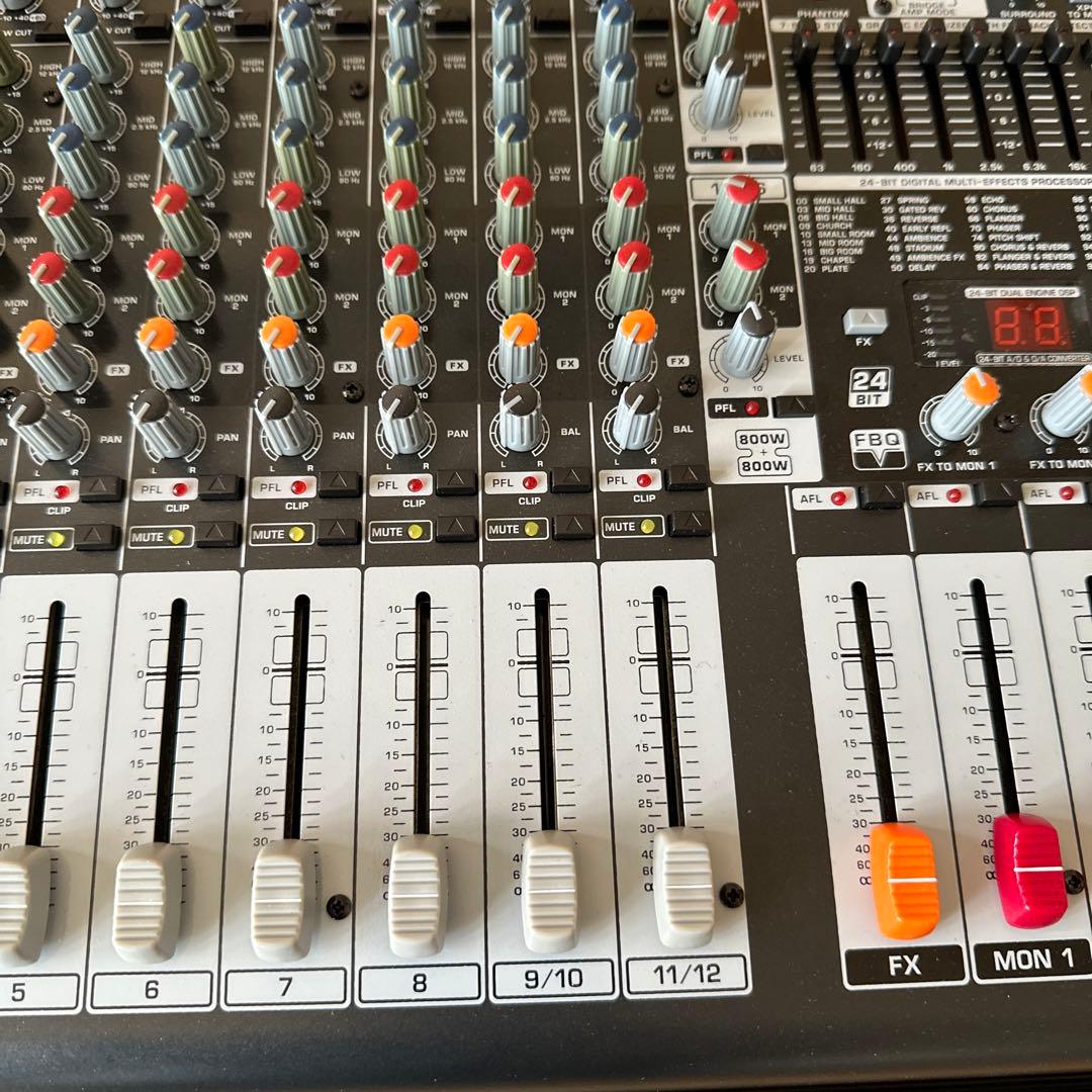 Behringer EUROPOWER PMP4000 パワードミキサー