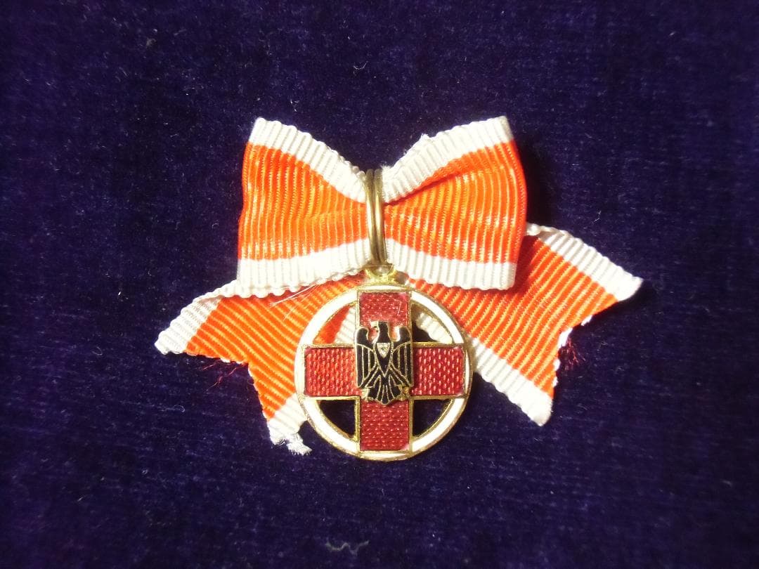 ＢＷドイツ軍/連邦軍＊１９５７年制定＊女性用ミニチュアドイツ赤十字メダル（実物）