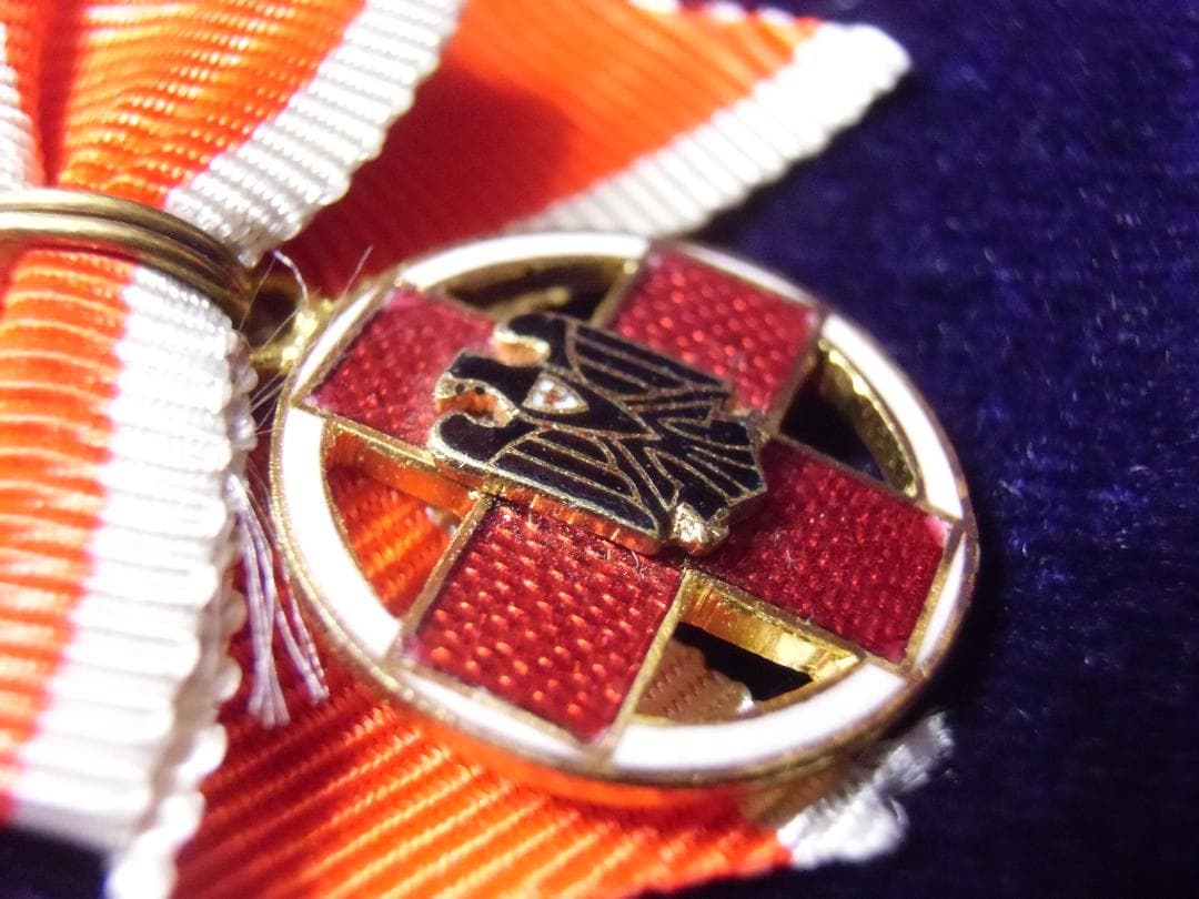 ＢＷドイツ軍/連邦軍＊１９５７年制定＊女性用ミニチュアドイツ赤十字メダル（実物）