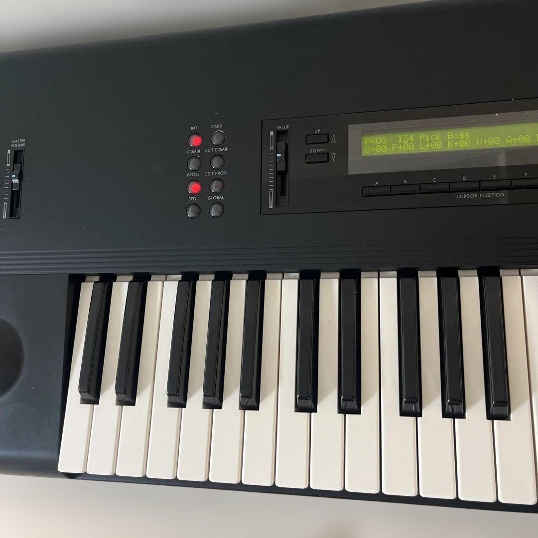 名器　KORG　M1　61鍵盤 シンセサイザー　電池交換済み