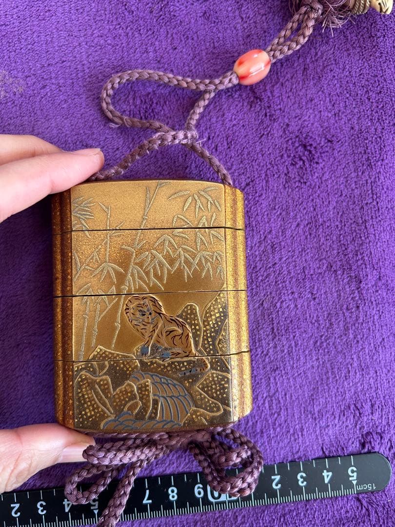 印籠 虎 絵柄 根付 二匹の鼠 縁起物 薬入れ 小物入れ