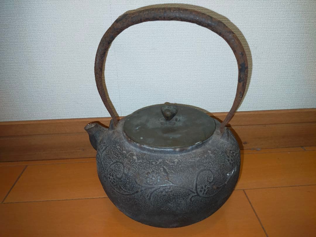 鋳鉄製 花模様 鉄瓶