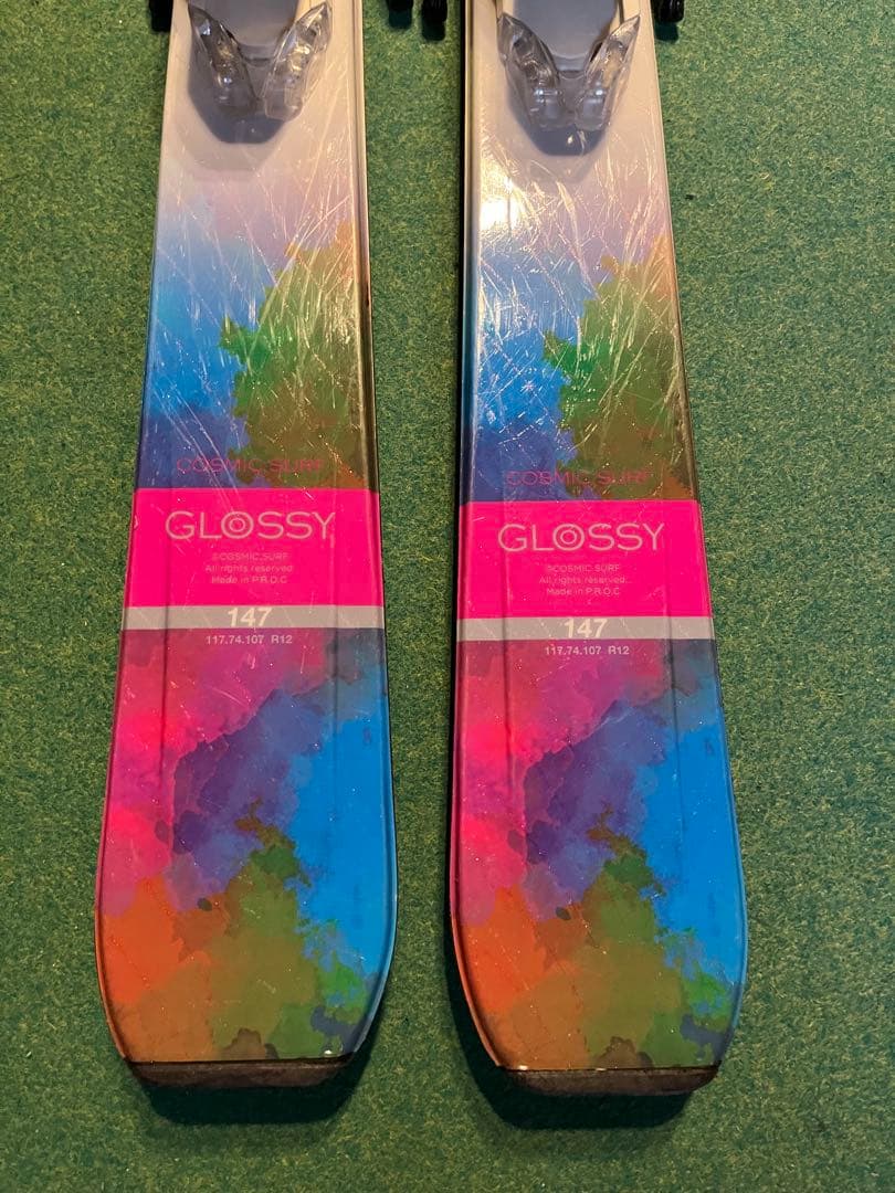 GLOSSY COSMIC SURF　スキー板　147cm
