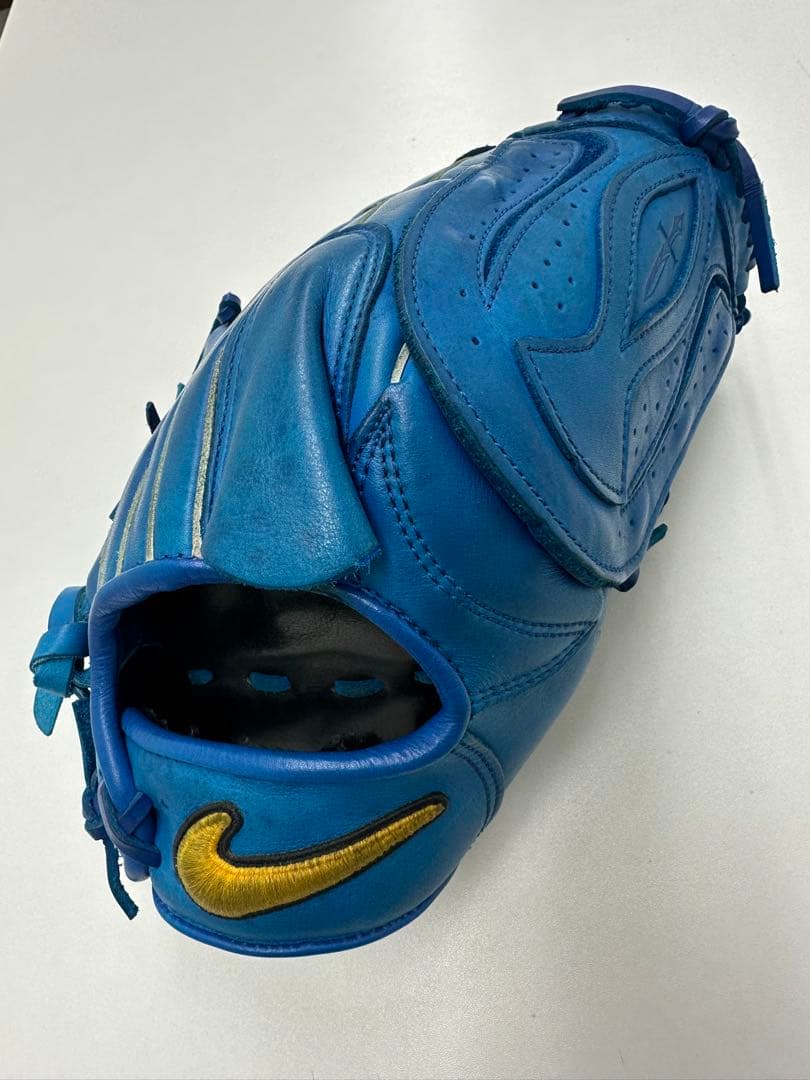 Nike 軟式グローブ 青色 Signature Model 投手用