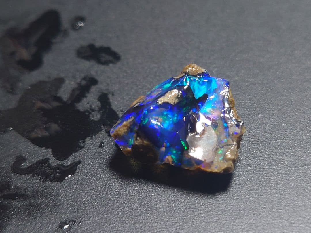 エチオピアウェロ産　オパール 原石 青色 鉱物標本　原石